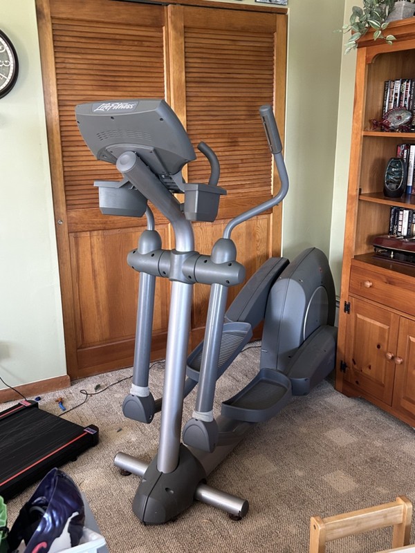 Life Fitness X9i Rear Drive Elliptical Trainer