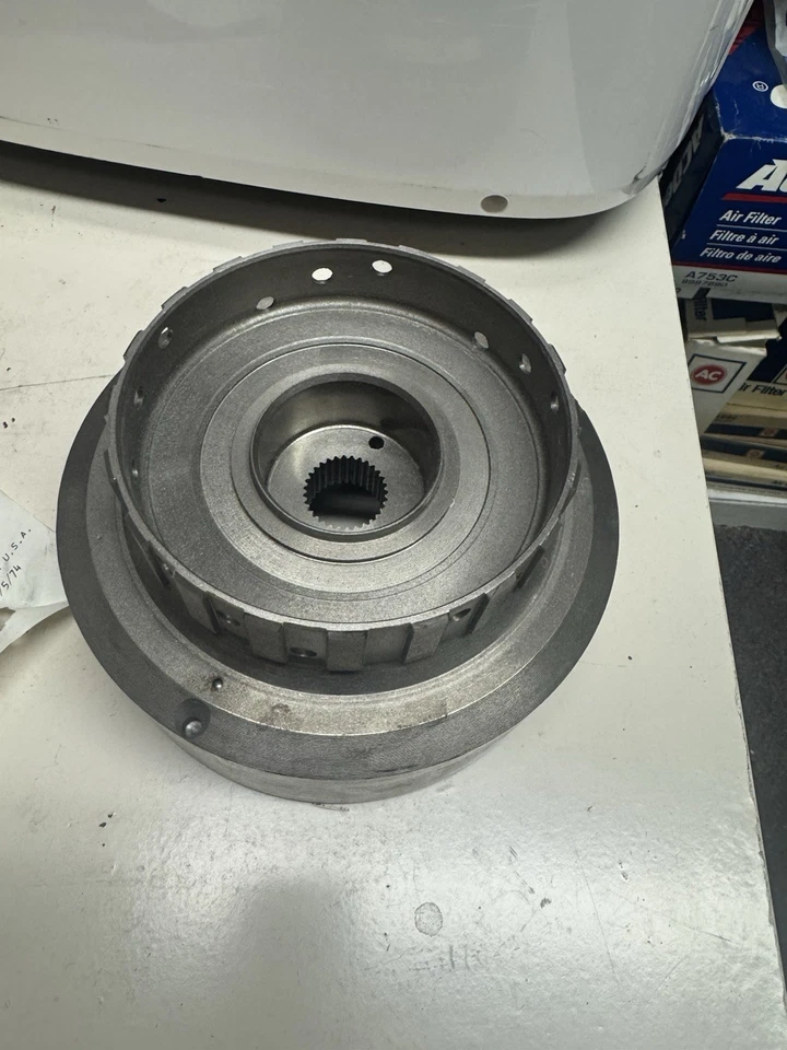 Carcasa de embrague delantero NOS GM 360943 1969-75 Chevy Nova Camaro Chevelle TH350 Foto 2 de 4