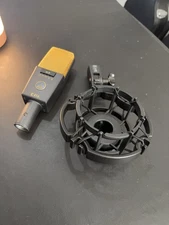 AKG C414 XLII  Reference Multi Pattern Condenser Microphone & Shock-Mount