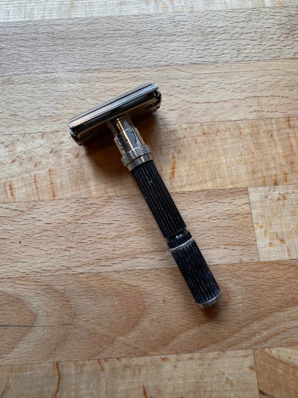 Vintage Gillette Super Adjustable Black Beauty 84 Safety Razor Short Handle 1-9