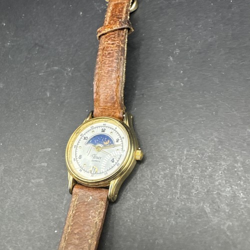 Vintage Timex 364 T Cell Quartz Watch Moon Phase Untested - Picture 2 of 5