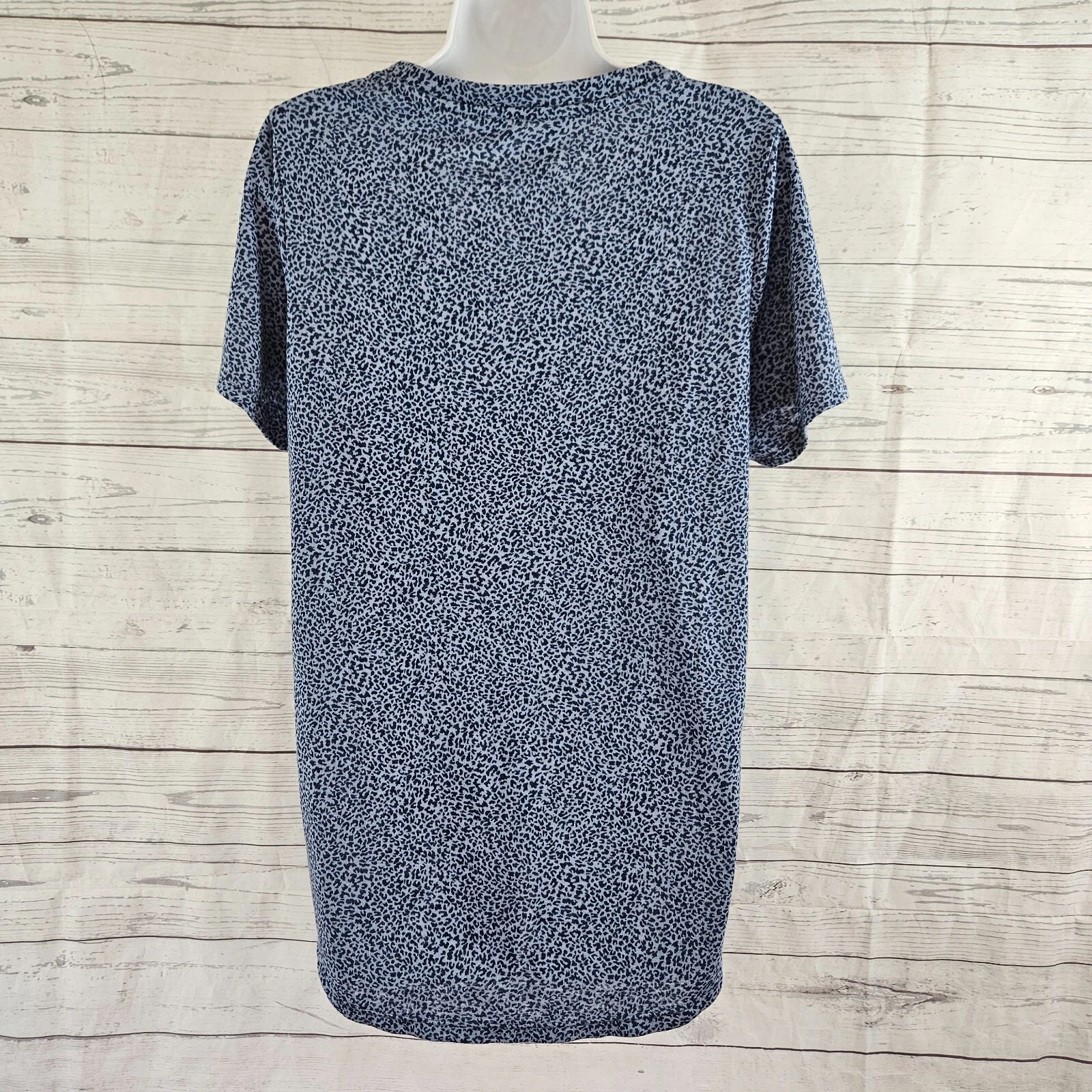 athleta breezy scoop v-neck animal print short sleeve shirt
