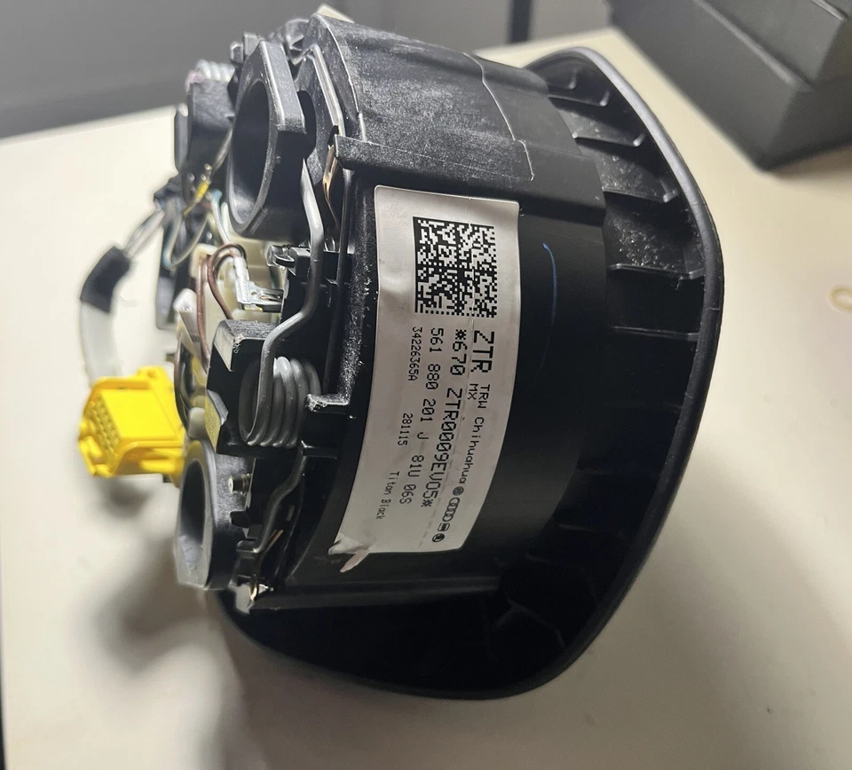 Cubierta del volante izquierdo del conductor Volkswagen Passat LH 2016 2017 18 (para oxígeno) Foto 3 de 4