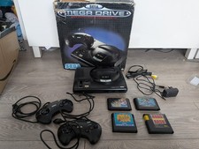 Sega Mega Drive 1 Two Controllers And 4 Games (Read Description)