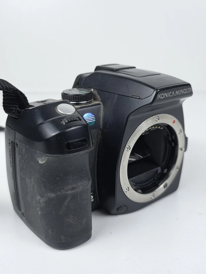 Cámara réflex digital Konica Minolta Maxxum 5D solo cuerpo de 6,1 MP Foto 2 de 4