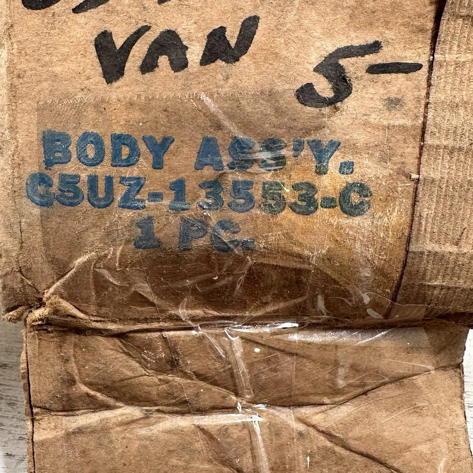 Nuevo Ford C5UZ13553C Econoline Van/Bus matrícula lámpara carrocería conjunto 1965-67 Foto 3 de 4