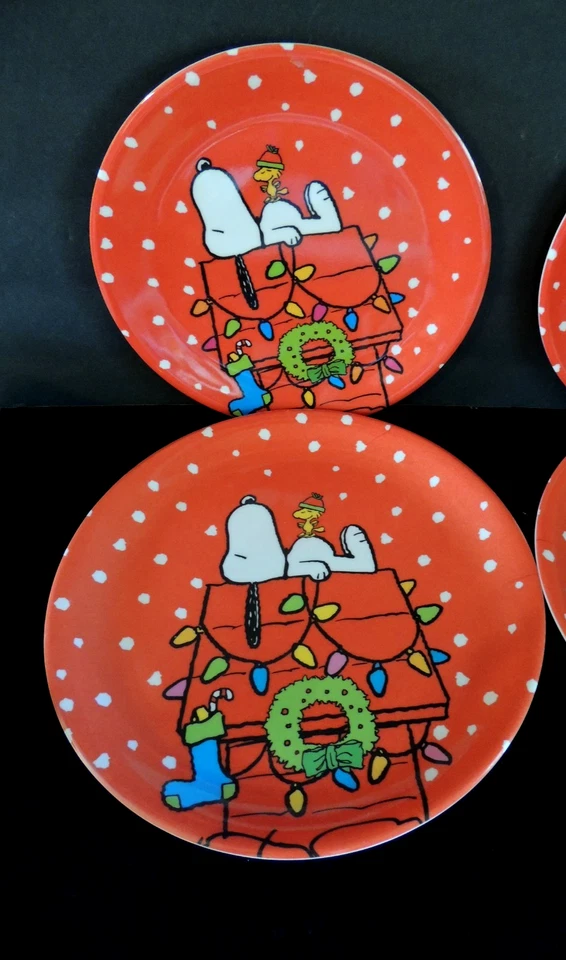 Juego de 4 Platos de Melamina Gibson Navidad Peanuts Snoopy & Woodstock 2 Tamaños Rojo Foto 3 de 4