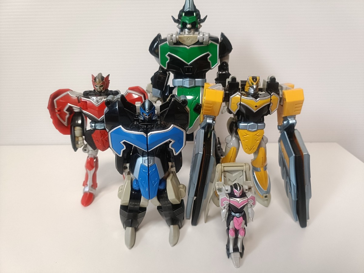 Bandai Power Rangers Megazord Magiking Action Figure - 43209-4102