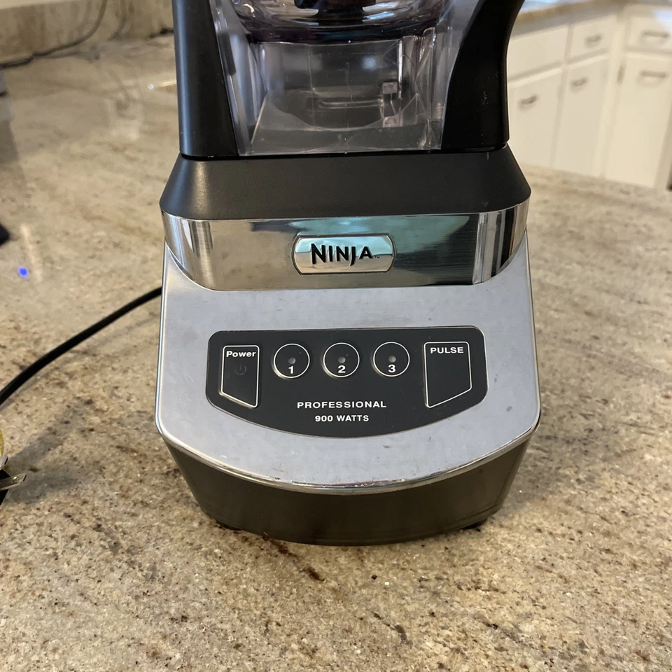 Licuadora profesional Ninja NJ600 1000 vatios 72 oz jarra trituradora de batido de hielo Foto 2 de 4