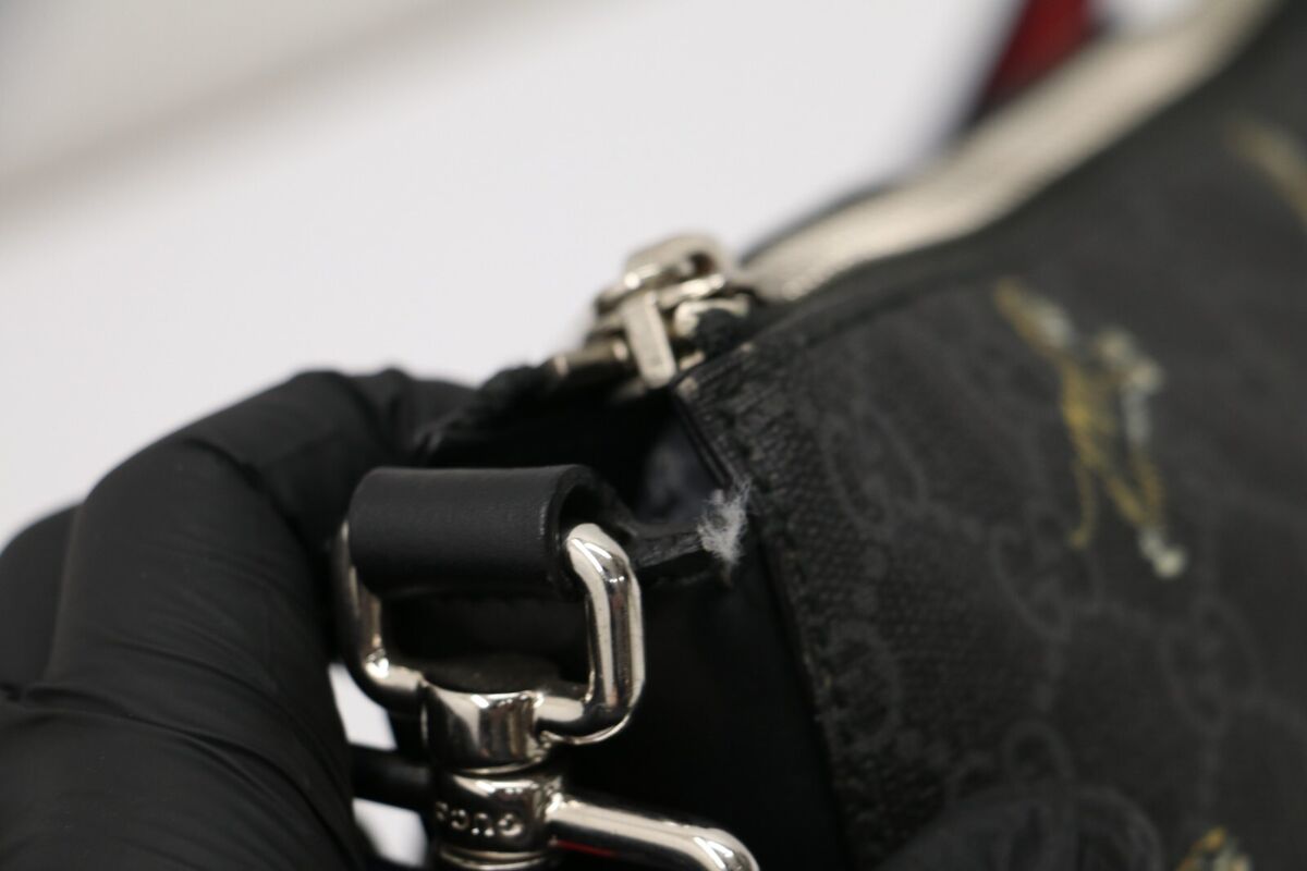 Gucci Supreme Tiger Web Strap Front Zip Messenger Bag Gucci Supreme Tiger Web Strap Front Zip Messenger Bag