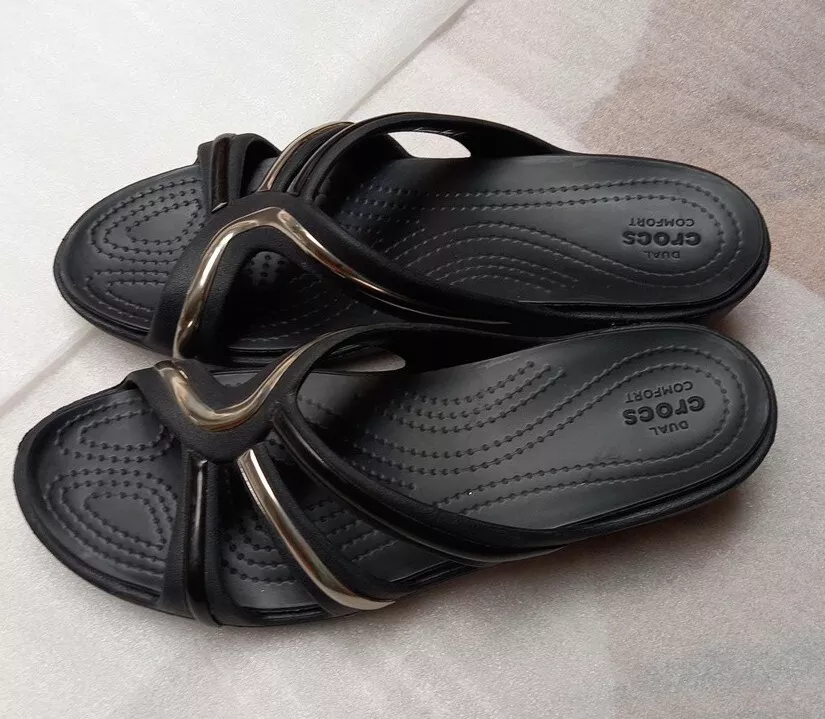 CROCS Black Silver Accent Straps Sandal Flip Flop 205580 Womens Size 9 EC