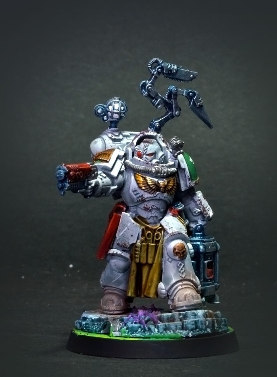 Figurine Warhammer 40K Primaris Apothecary - Peinte Main, Schéma Imperial Fists