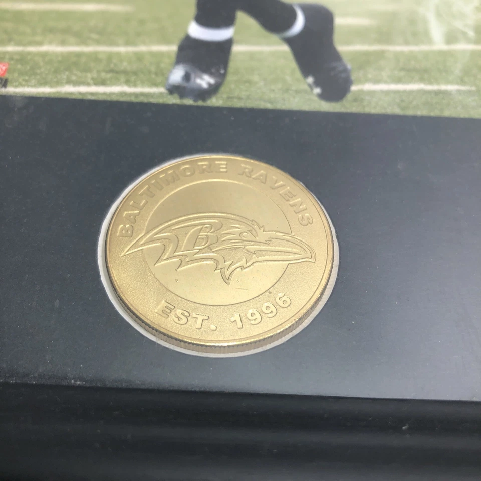 Ray Lewis Baltimore Ravens 1996-2013 impresión enmarcada de carrera con 2 monedas de oro Foto 2 de 4