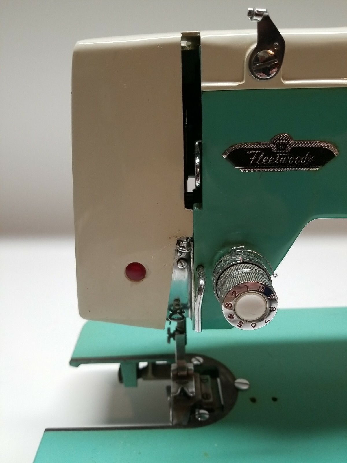 Vtg Fleetwood Deluxe Sewing Machine Portable Teal RARE Zig Zag Width