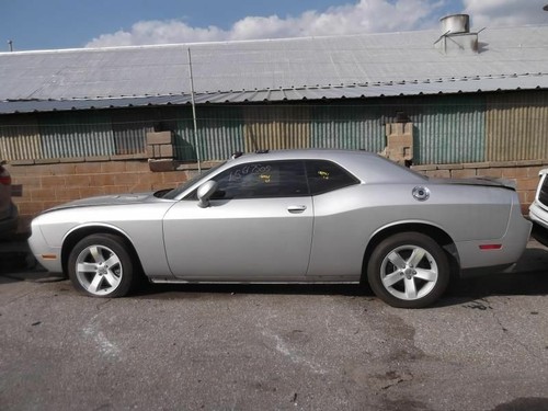 2011-2014 Dodge Challenger Rear Axle Differential Carrier 3.06 Ratio - Picture 7 of 10