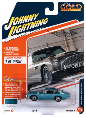 Johnny Lightning Classic Gold Caribbean Pearl 1966 Aston Martin DB5 1:64 Car