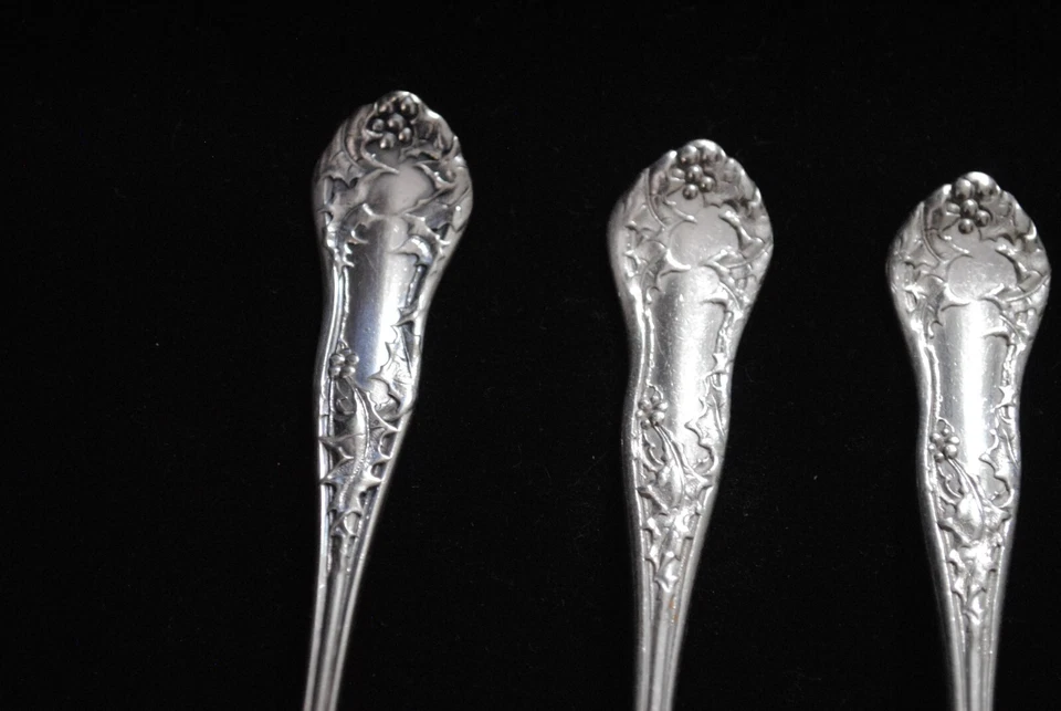 Antique Set of 4 Holly Silverplate 1904 6" Teaspoons by National Silver Co. - Image 4 of 4