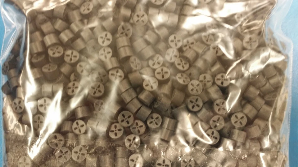 (50 un.) 8903 Herrajes de Montaje LED UNIVERSAL MNT .18" .255" (6.5mm) DIA Foto 2 de 2