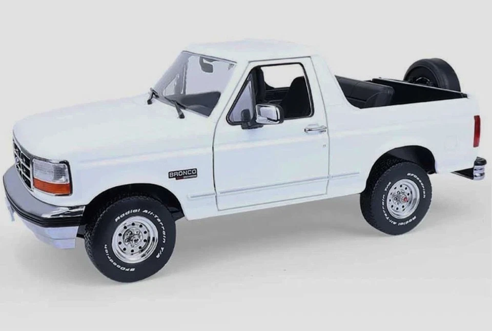 GREENLIGHT 19086 1:18 1993 FORD BRONCO XLT (OXFORD WHITE) - Image 2 of 4