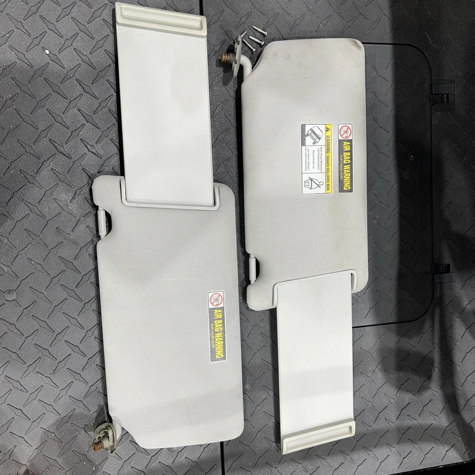 03-06 HONDA ELEMENT GRAY DRIVER & PASSENGER SUN VISOR SUNVISOR SET PAIR G10001 - Image 2 of 4