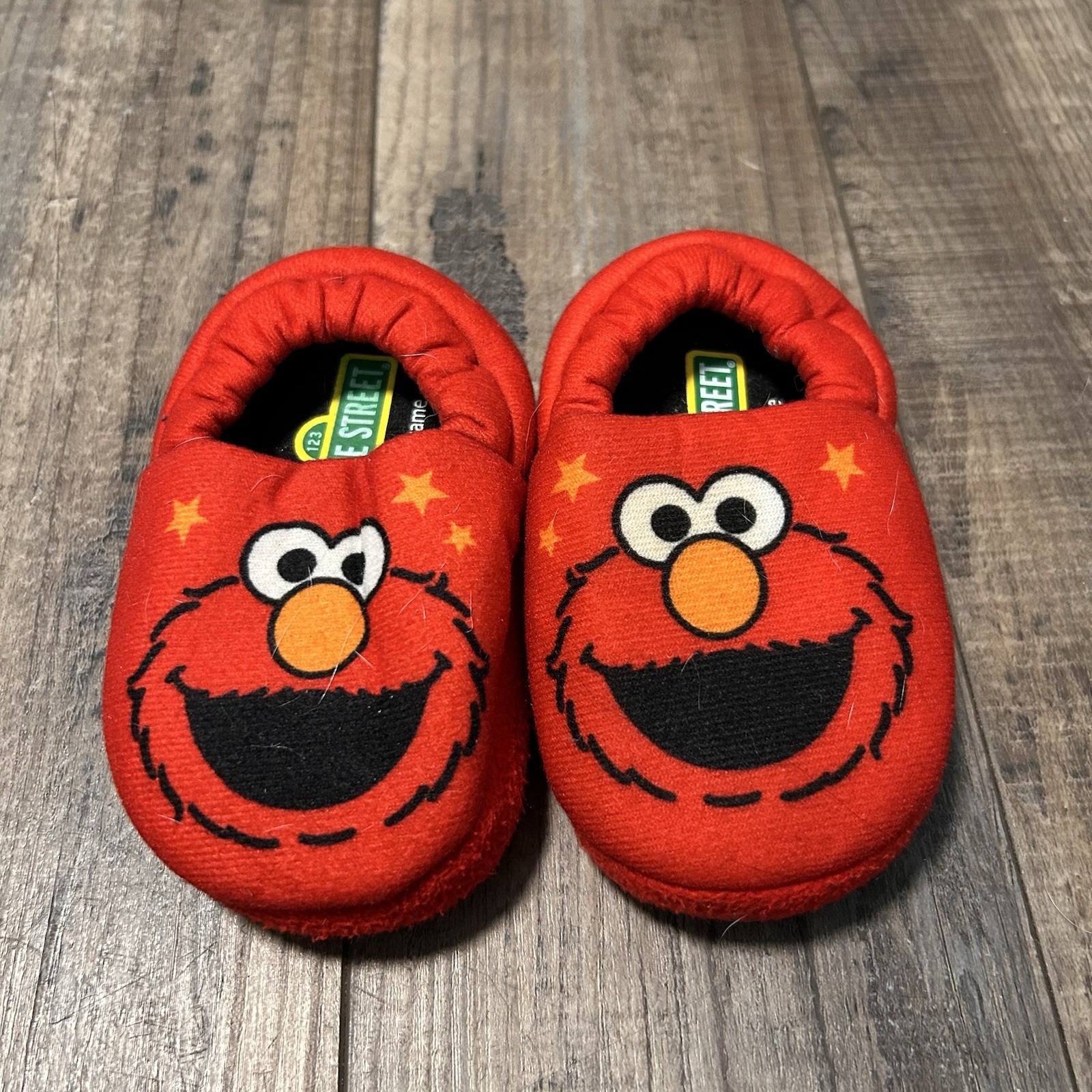 Elmo Slippers Red Adorable Toddler Size 4 Never Been Worn