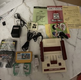 Nintendo Famicom HVC-001 Nintendo Japan, comes with all cables /insert & 4 games