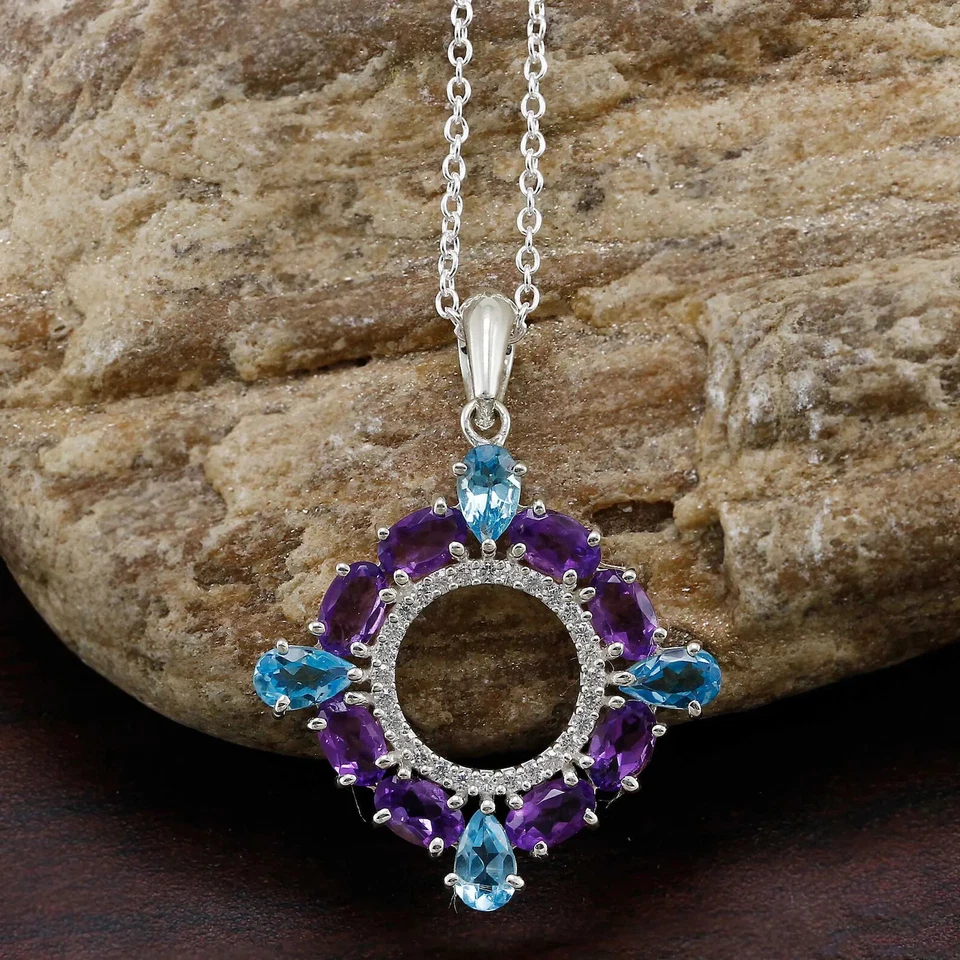 Colgante circular de topacio azul simulado corte pera de 3,50 quilates enchapado en oro blanco de 14 k Foto 2 de 4