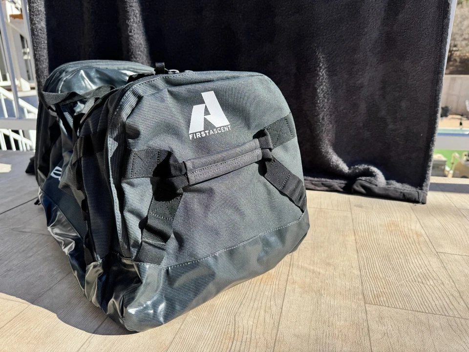 Mochila Bolso de Lona Eddie Bauer First Ascent Maximus 70L Gris Foto 3 de 4