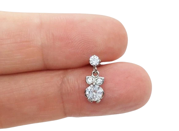 Piercing con gufo pendente in acciaio chirurgico orecchino brillantino bianco  - Immagine 2 di 4