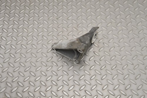 Subaru Outback Engine Bracket Right 2.0 D BS 2018 RHD 20135591 - Picture 2 of 5