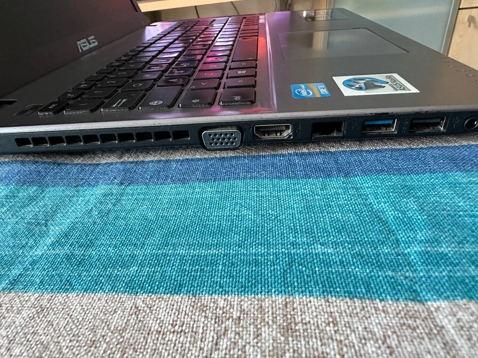 Pc notebook asus K550C in buone condizioni, resettato con batteria e alimentator - Immagine 3 di 4