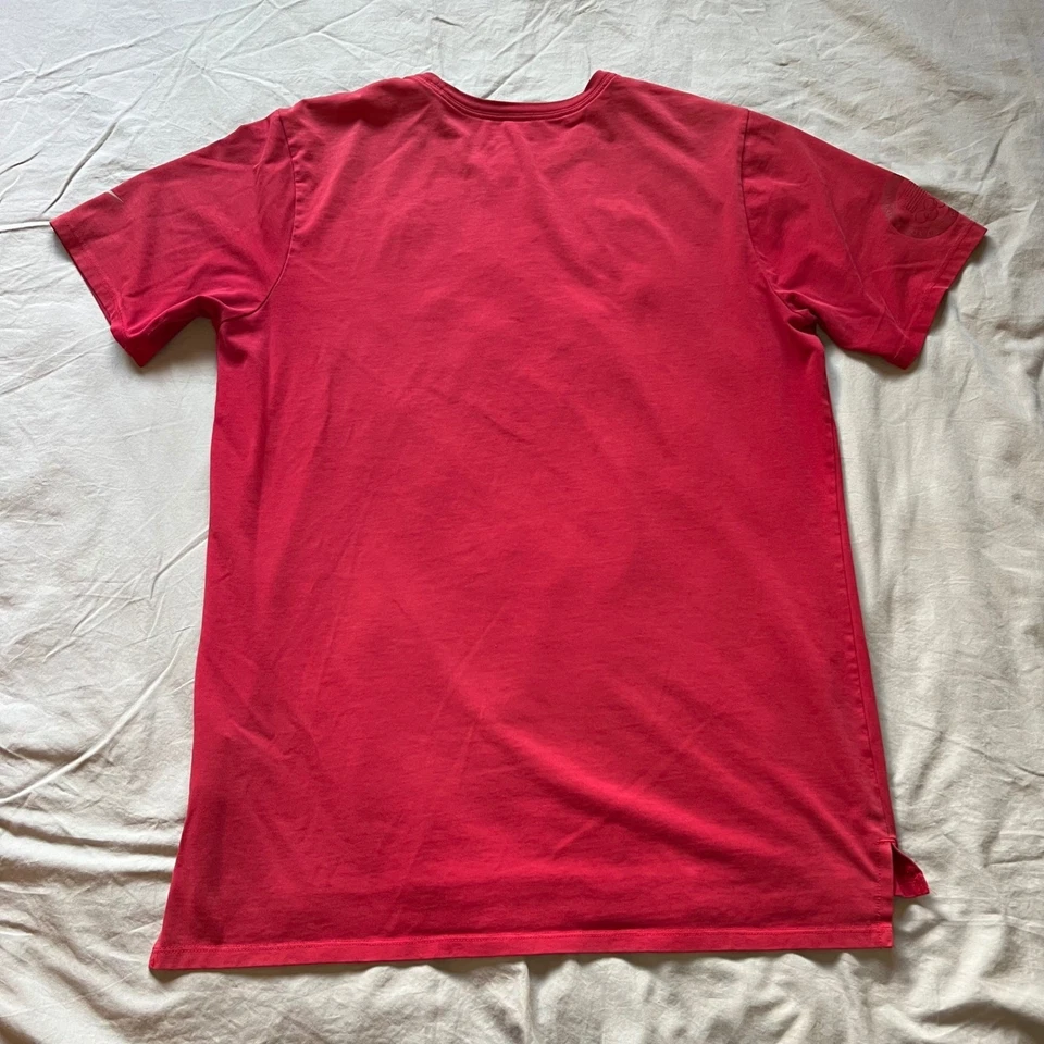 NIKE The Nike Camiseta Para Hombres Mediana Dri-FIT EE. UU. Roja Entrenamiento Correr Ropa Activa Camisa Foto 2 de 4