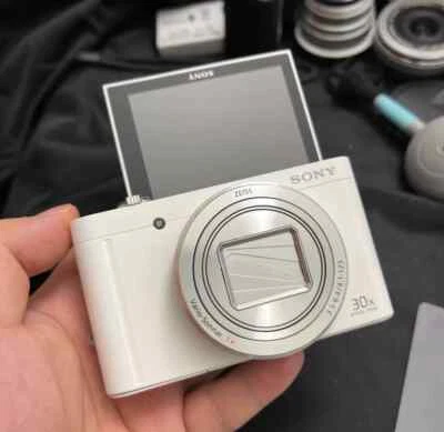 Sony Cyber-shot DSC-WX500 18.2MP 30x Zoom Wi-Fi Flip Screen