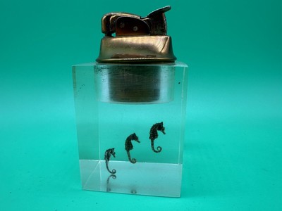RARE ORIGINAL VINTAGE MID CENTURY CUBIST ACRYL BLOCK Seahorse DESK LIGHTER