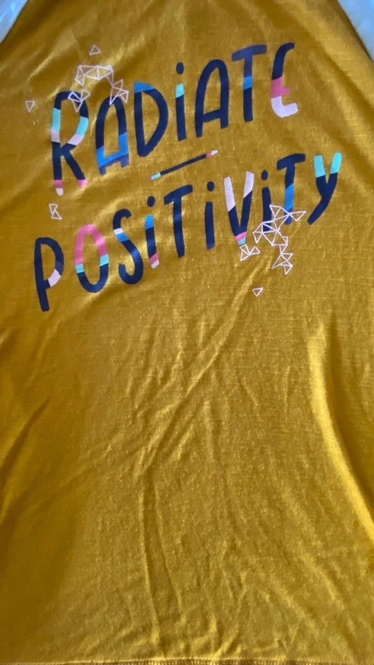 Camisa MUDD Niñas Radiate Positividad - Mostaza - Talla Grande 10-12 Foto 3 de 4