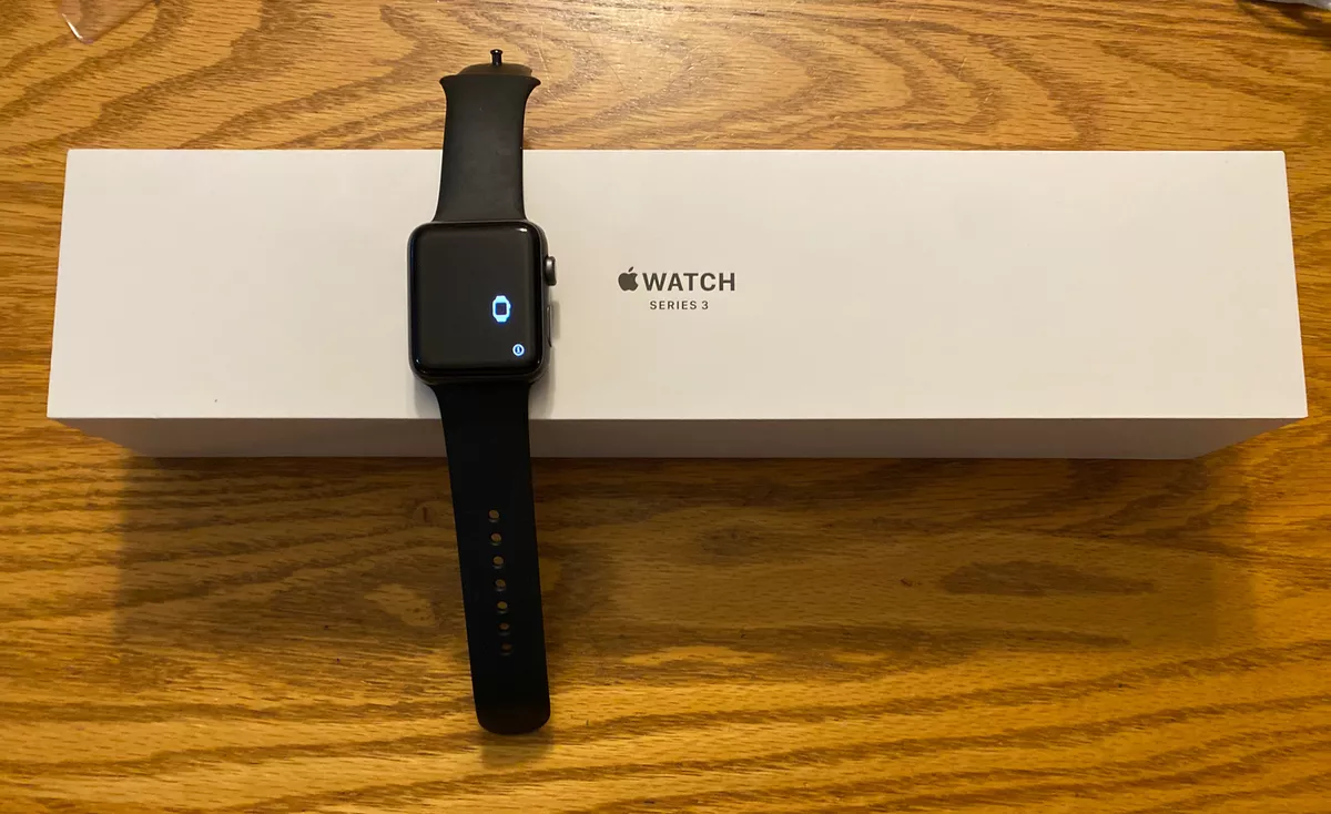 Apple Watch Series 3 GPS Space Gray - 42mm - Black Sport Band 