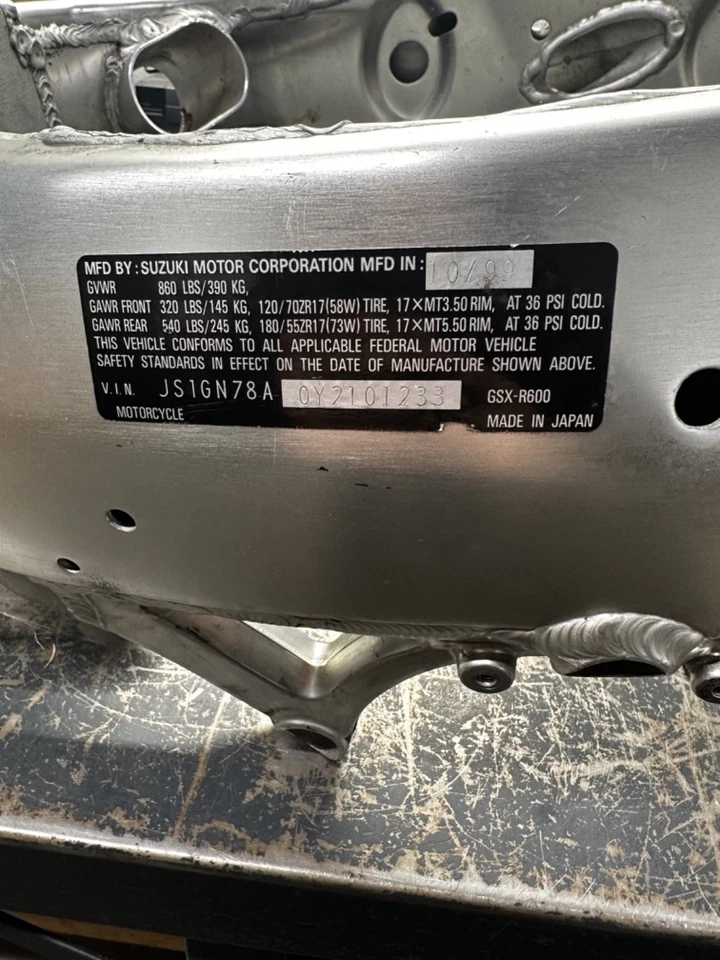 Buen chasis recto CLEANTTL 2000 Suzuki GSXR600 SRAD Asy 98-00 Foto 2 de 4