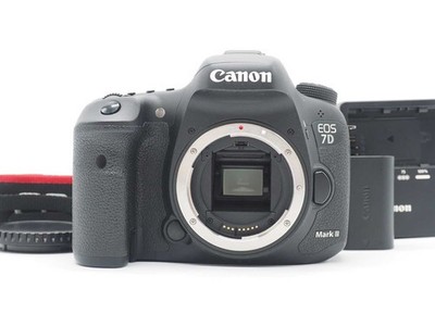 Canon EOS 7D Mark II 20.2MP Digitale Spiegelreflexkamera 135377 Auslösungen...
