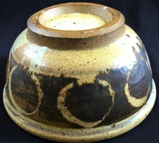 1976~Signed~STUDIO~Hand Thrown~BROWN~Pottery~RUSTIC BOWL~8 1/2"x4 1/4"~EXCELLENT