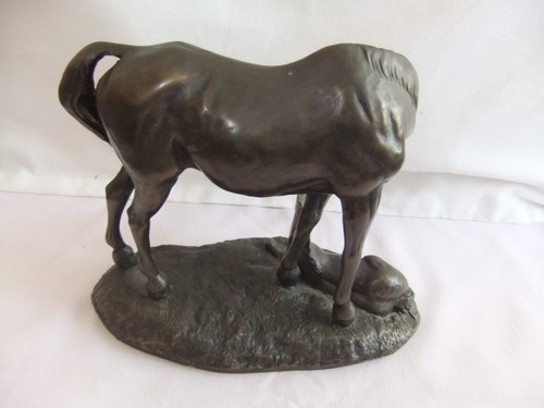 Vintage Cold Cast Bronze Mare & Foal Signed Front Base 17x19x10cm 1088 grams - Picture 5 of 6