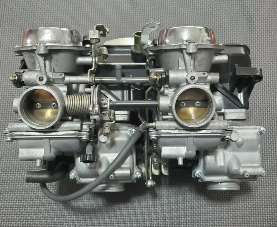 Servicio profesional de limpieza y reconstrucción de carburadores Honda Magna V45 500 700 750 1100 Foto 2 de 4