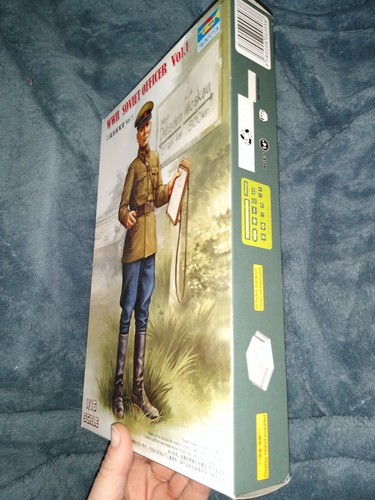 Trumpeter WWII Soviet Officer Vol.1 1:16 Scale Plastic Model Kit 00703 NIB - Picture 4 of 5