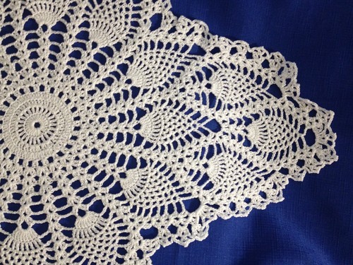 new crochet doily in pineapple pattern, oval, 16" x 25", white