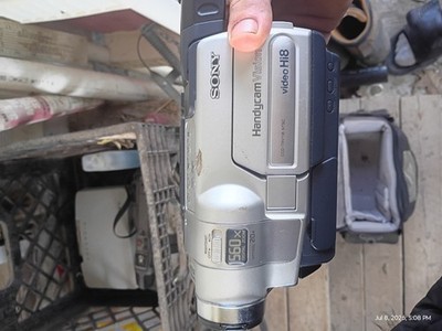 Sony Handycam CCD-TRV118 Camcorder With Charger & Black Carrying Case