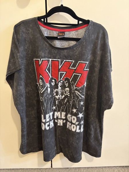 KISS Let Me Go Rock ‘n’ Roll graphic Women’s band t-shirt 22 Sleeveless EUC