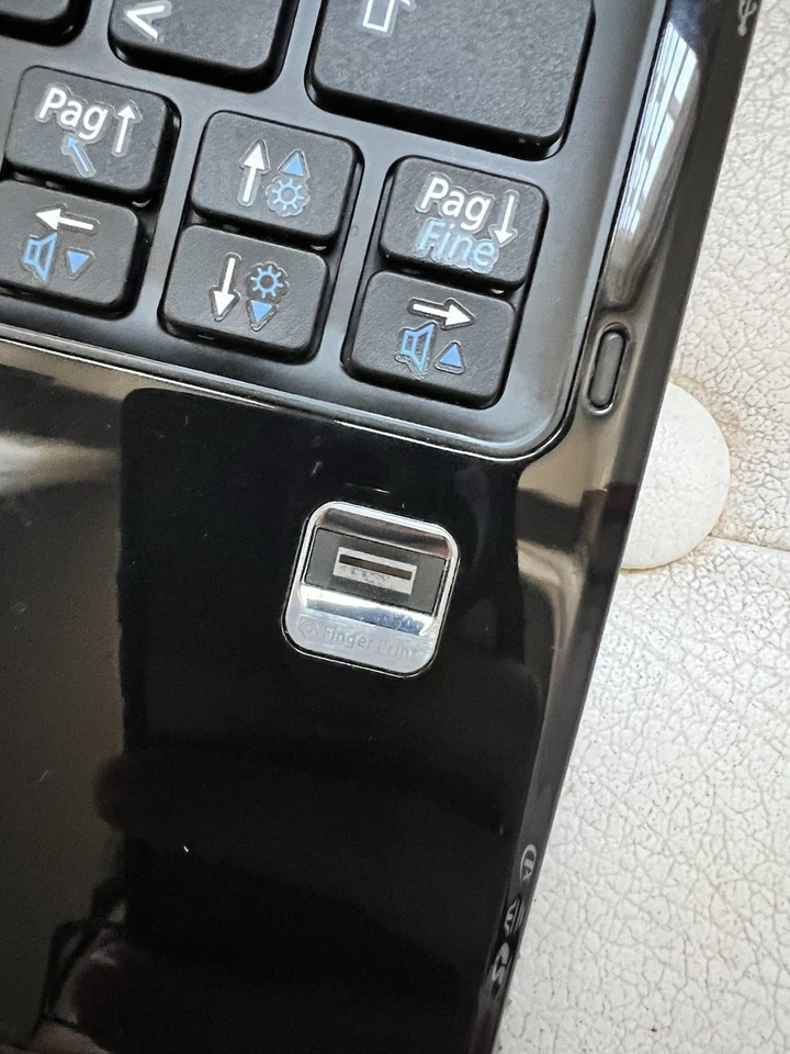 Samsung NP X360 13.3 Linux ultrabook 3GB RAM 60 GB HDD SU9400 CPU Raro Grado B - Imagen 3 de 4