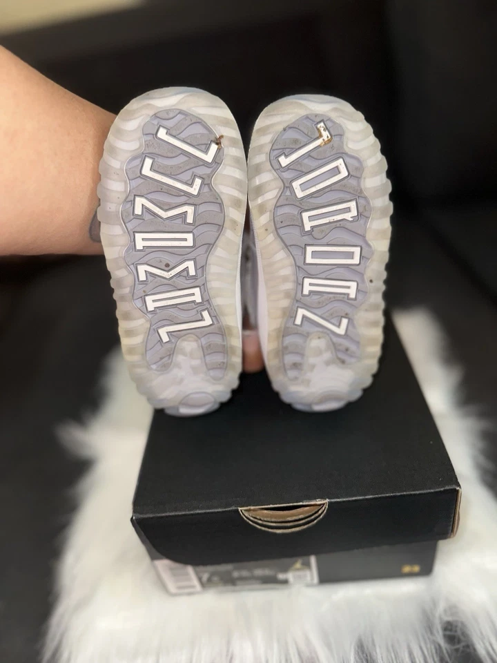 Niño pequeño Jordan 11 retro talla 7c blanco/gris bajo ligeramente usado sin desgaste ni lágrimas Foto 4 de 4
