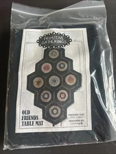 Primitive Gatherings Old Friends Table Mat Kit