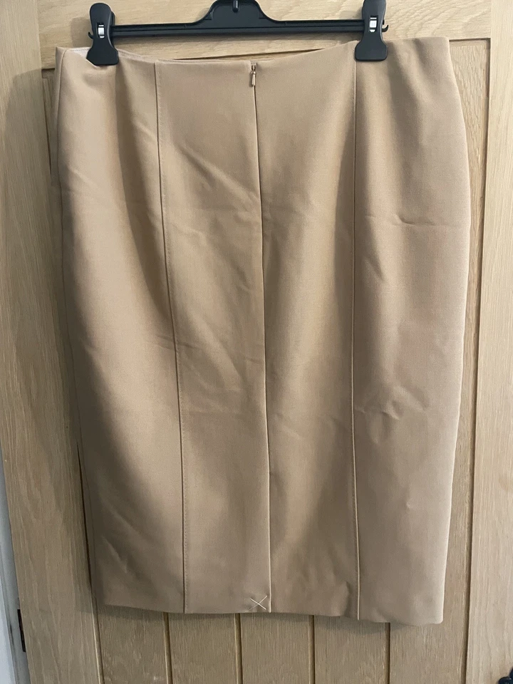 HOBBS BNWT Camel Skirt. Size 16, Waist 34, L27in. Lined Smart. Autumn ❤️❤️ - Image 4 of 4