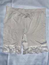 Breezies Seamless Smoothing Mid-Thigh Shorts - Size L - White - Style A374503